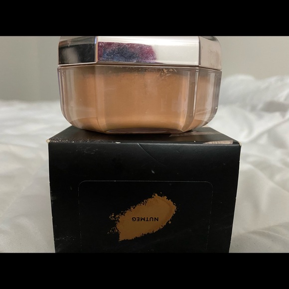 Fenty Beauty By Rihanna Pro Filt’r Instant Retouch Setting Powder (In Nutmeg) - Picture 3 of 5